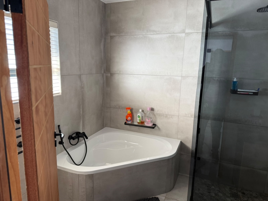 3 Bedroom Property for Sale in Wilkoppies North West